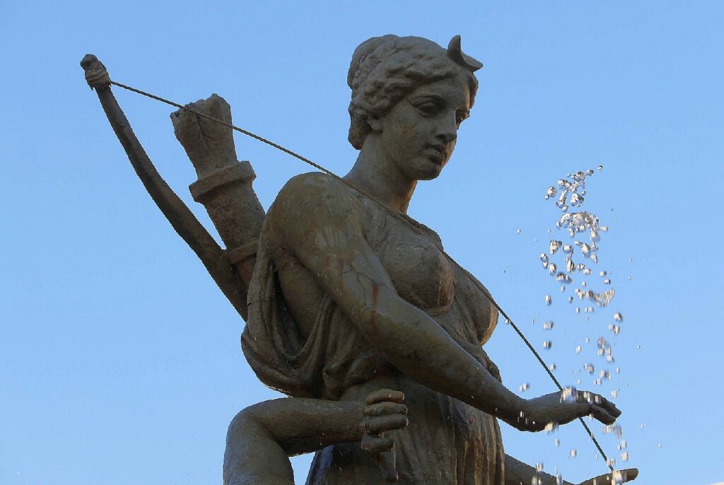 Diane, déesse associée à la fertilité et à l’accouchement – Fontaine de Diane – Syracuse -Sicile -Italie