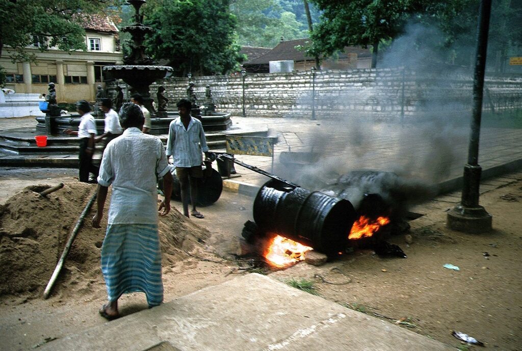 Goudronnage de route à Kandy – Sri Lanka (Ceylan)