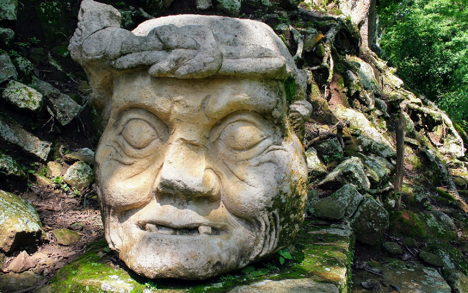 Acropole – tête du Dieu Maya Pauahtun – Copan -VIIe siècle EC – Honduras