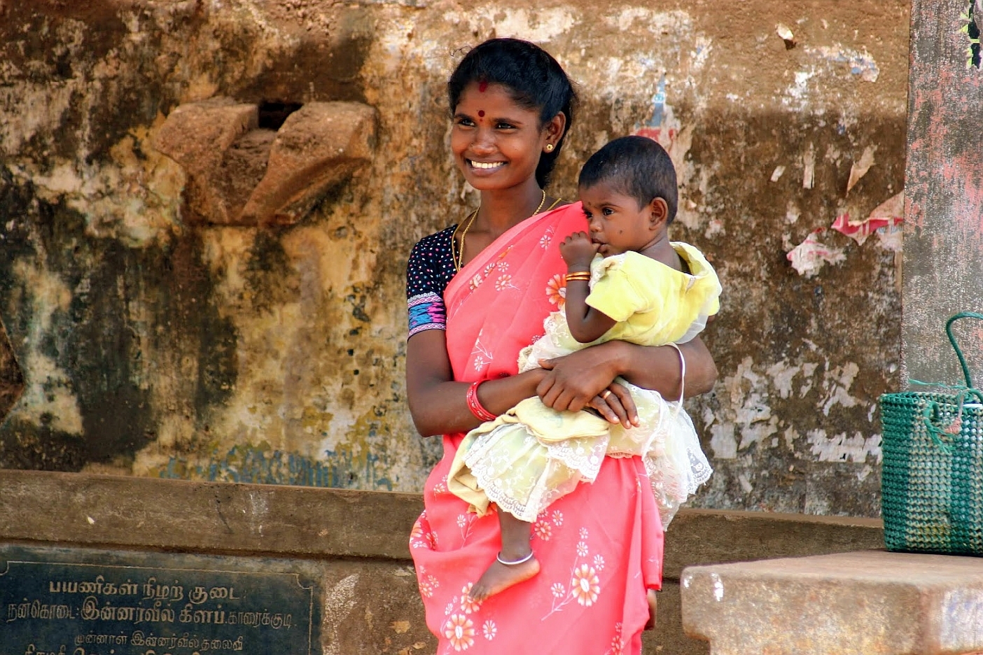 Jeune maman – sur la route vers Madurai – Tamil Nadu – Inde