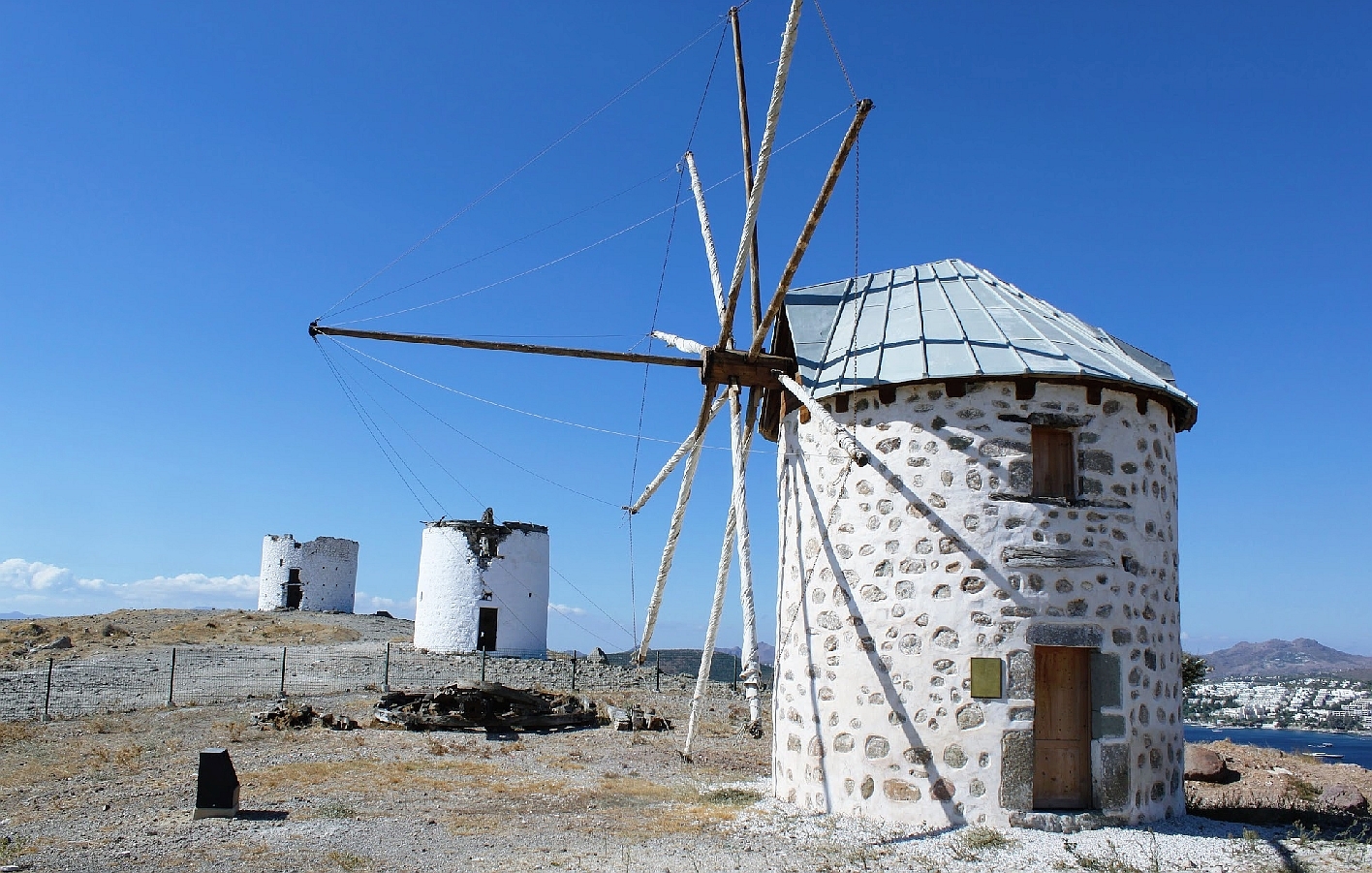 Moulins à vent sur la colline – Bodrum – Province de Mugla -Turquie