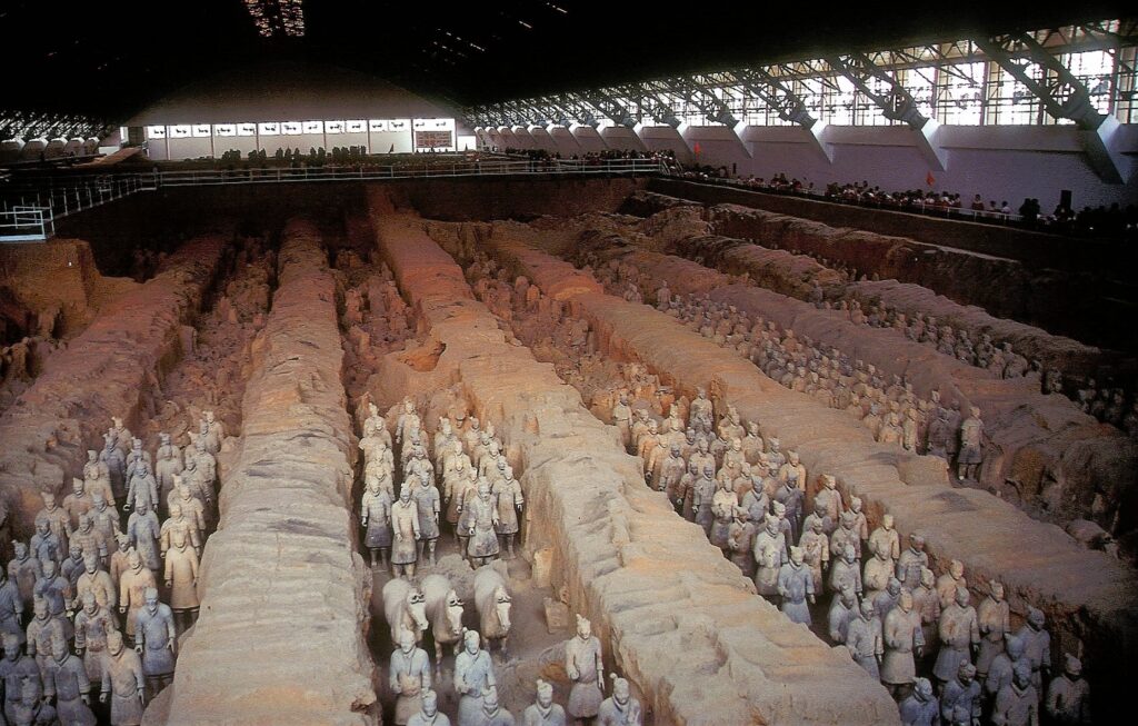 Armée de terre cuite - Patrimoine Universel de l'UNESCO - 8000 statues de soldats et chevaux en terre cuite 210-209 AEC) - près de Xi'an - Shaanxi - Chine