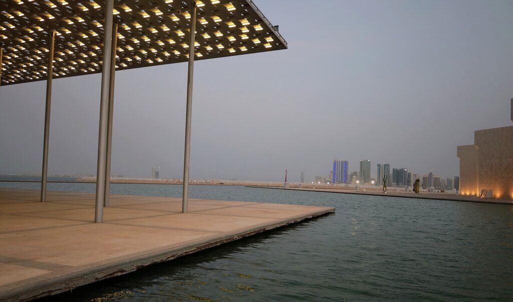 Bahrain National Museum vu du Théâtre National de Bahrain – Manama – Bahreïn