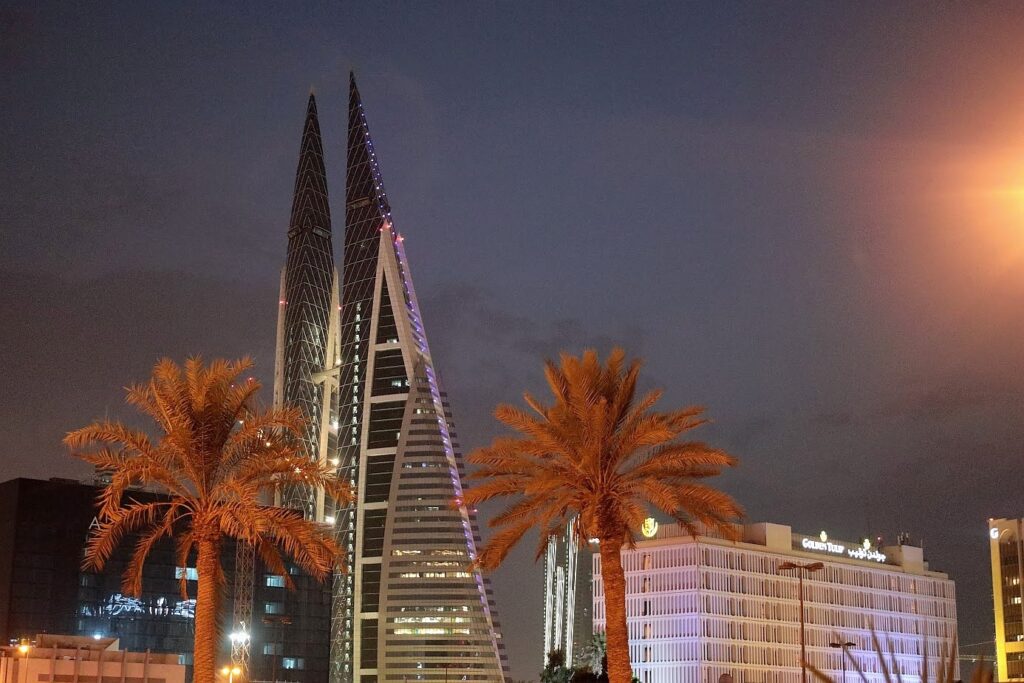 Bahrain World Trade Center – by night – Manama – Bahreïn