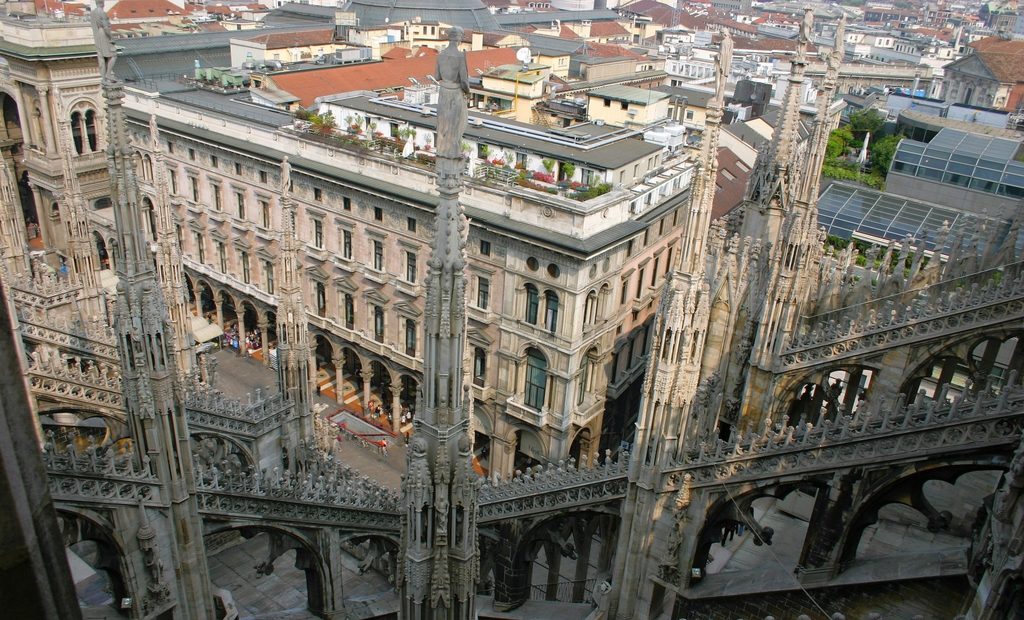 De la terrasse- il duomo di Milano – (1386 – gothique) – Milan – Italie